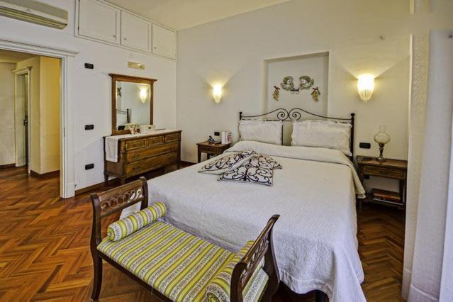 לינה וארוחת בוקר מאיורי Casa Mariannina חדר תמונה